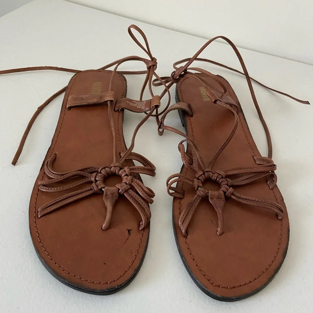 Nomi women’s wrap strap leather sandals — size 10